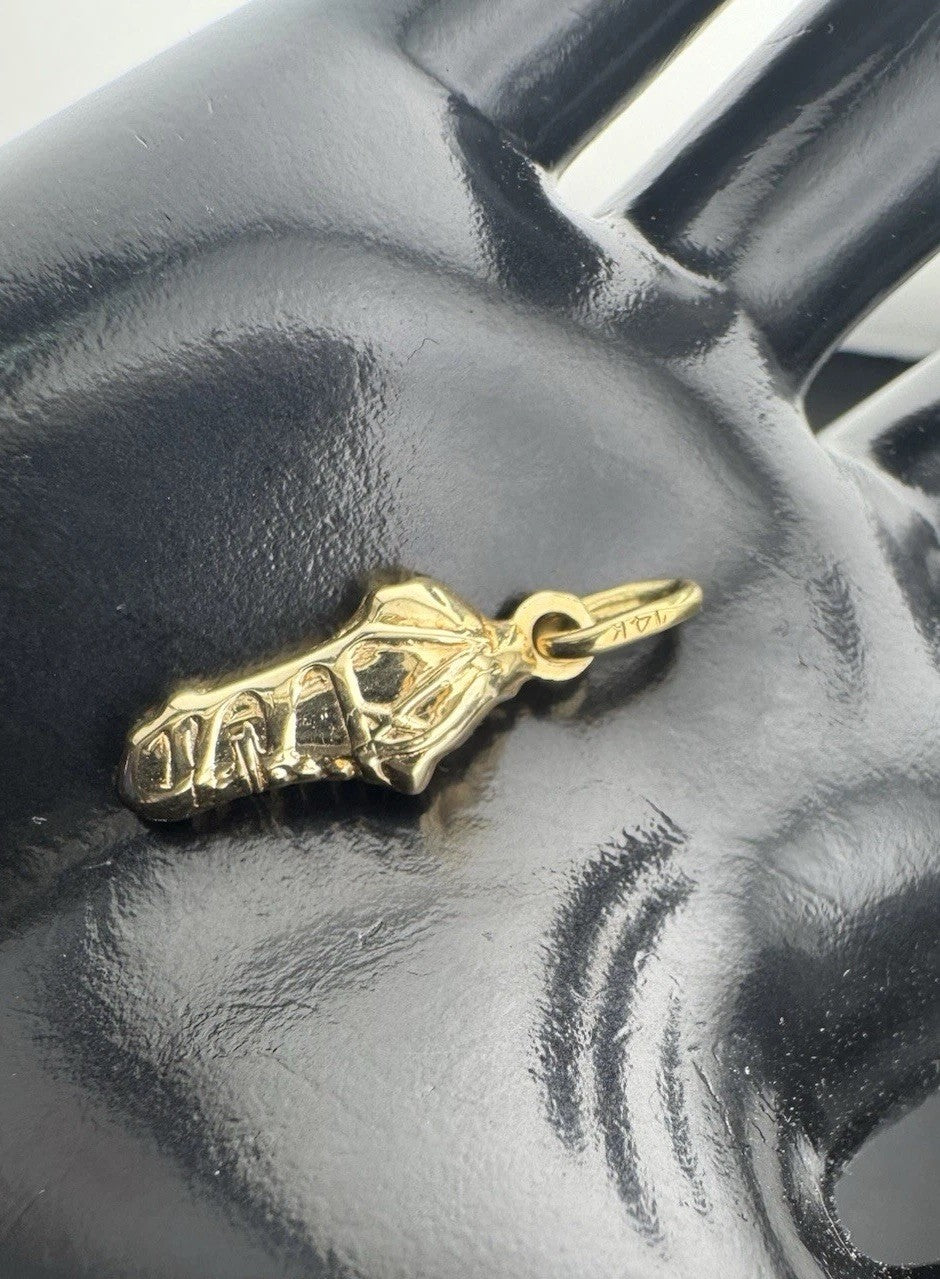 Colgante de Tacos de Fútbol 3D de Oro Amarillo de 14K 1.8 Gramos 21x9mm Calado Amuleto Deportivo