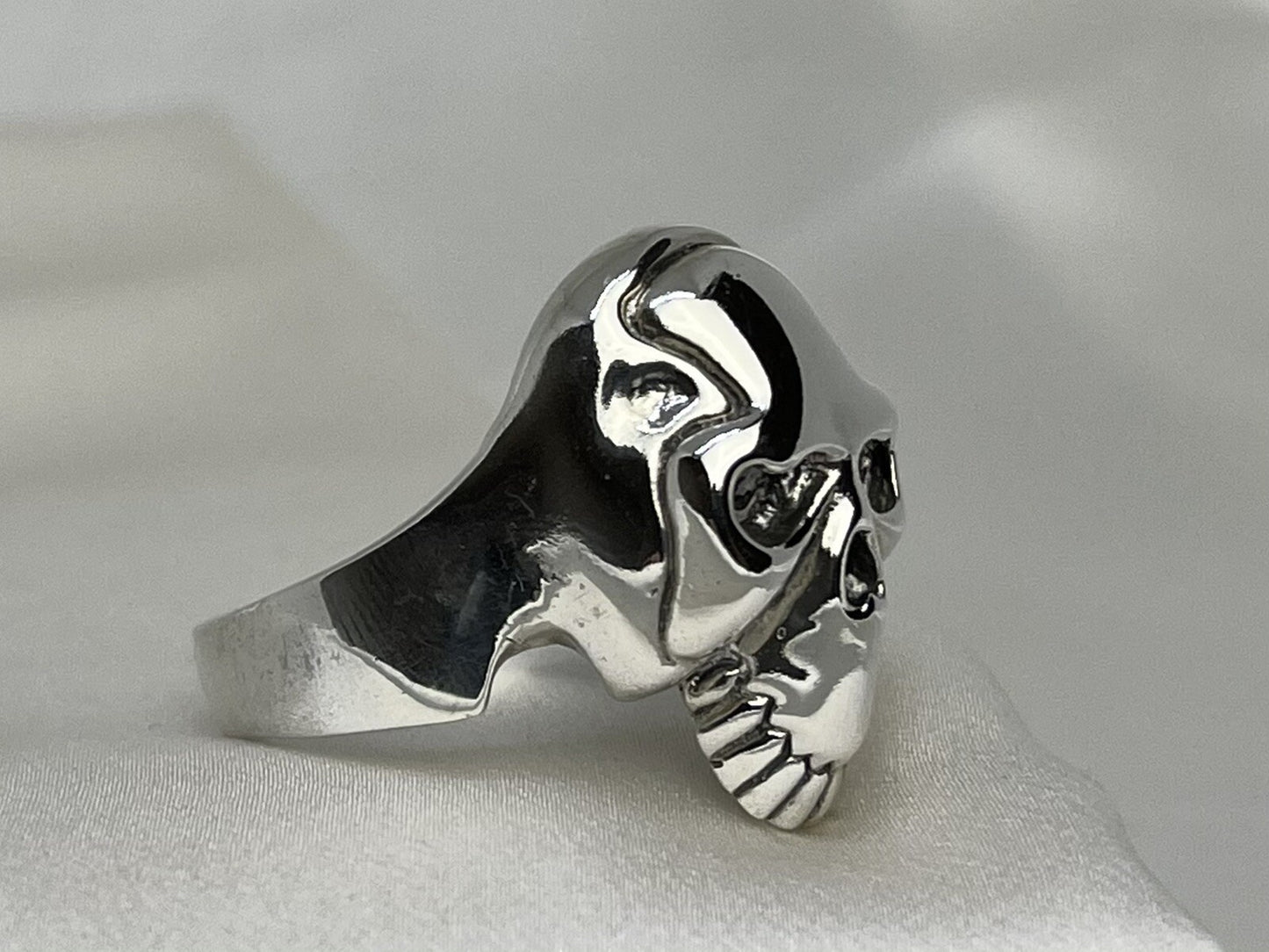 Skull Biker Warrior Bone 18x26mm Sterling Silver 925 Hand Crafted Ring Size 13.5