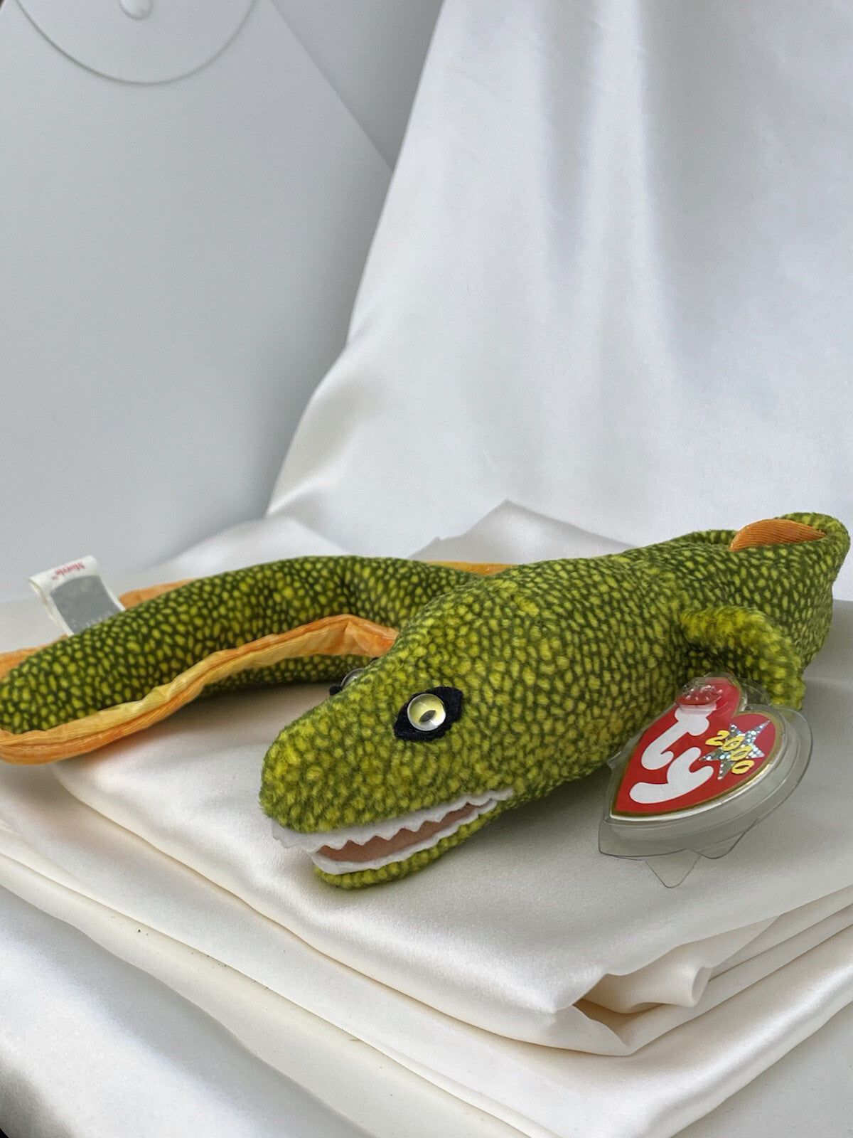 Rare Retired Ty Beanie Baby Morrie The Eel 2000 Mint P.E. W Multiple Errors
