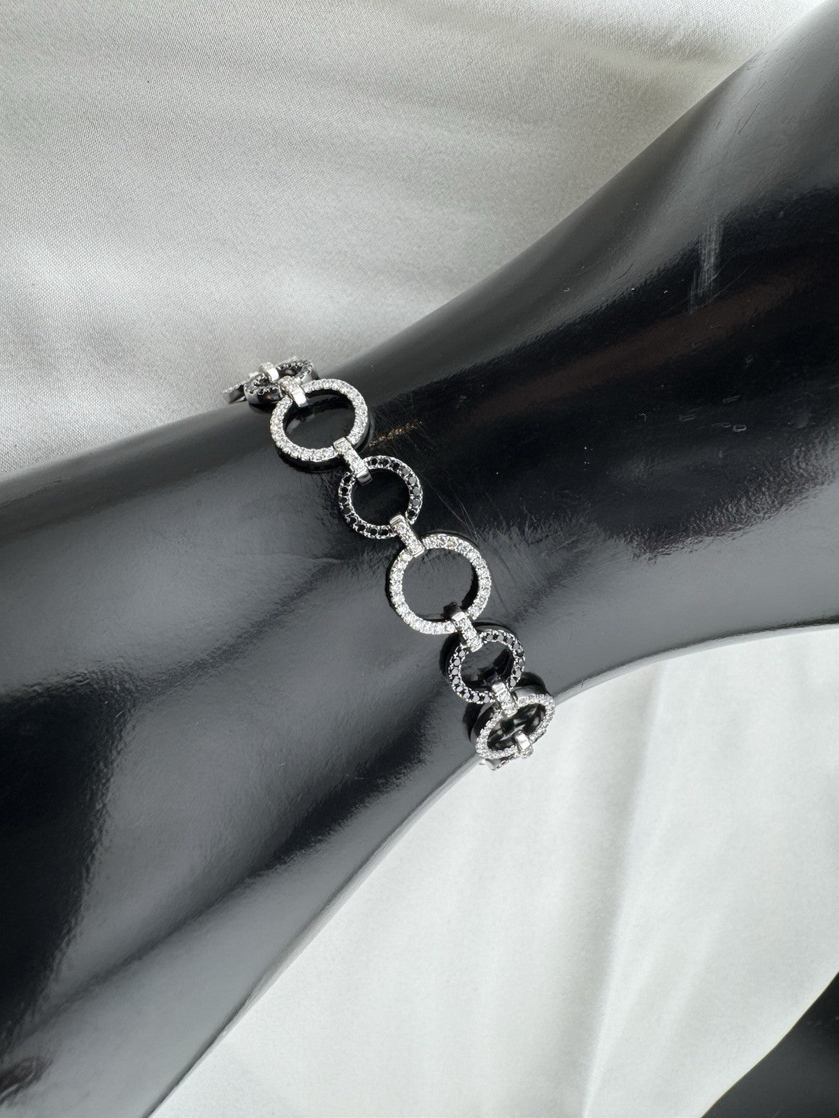 18K White Gold Black & White Diamond Circle Link Tennis Bracelet 10mm 11G Sz 6.7
