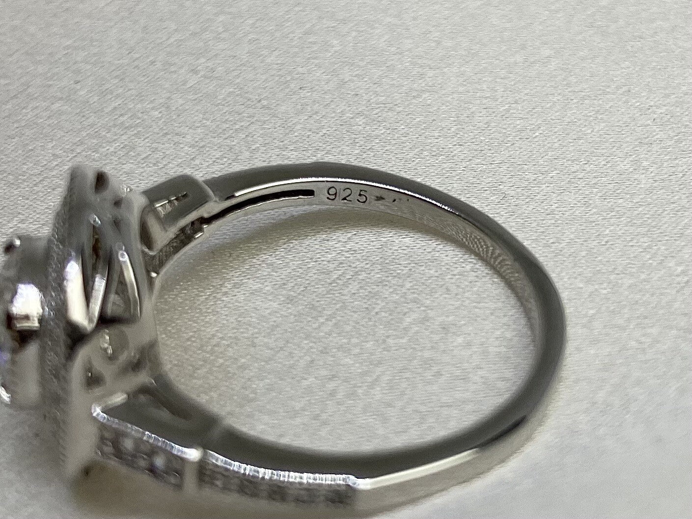 Circle Promise Cubic Zirconia Ring Rhodium Plated Sterling Silver 925 Size 7.75