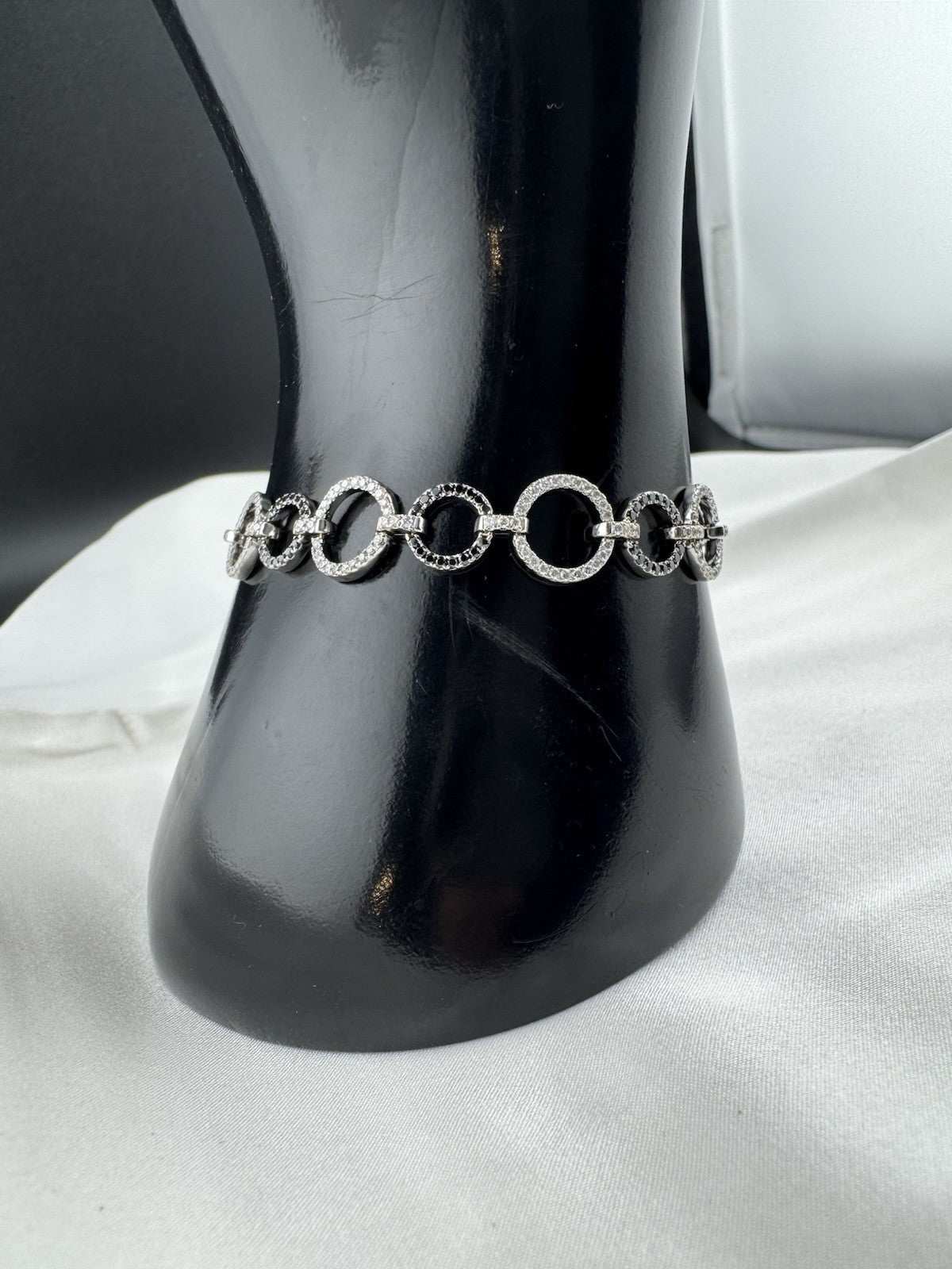 18K White Gold Black & White Diamond Circle Link Tennis Bracelet 10mm 11G Sz 6.7