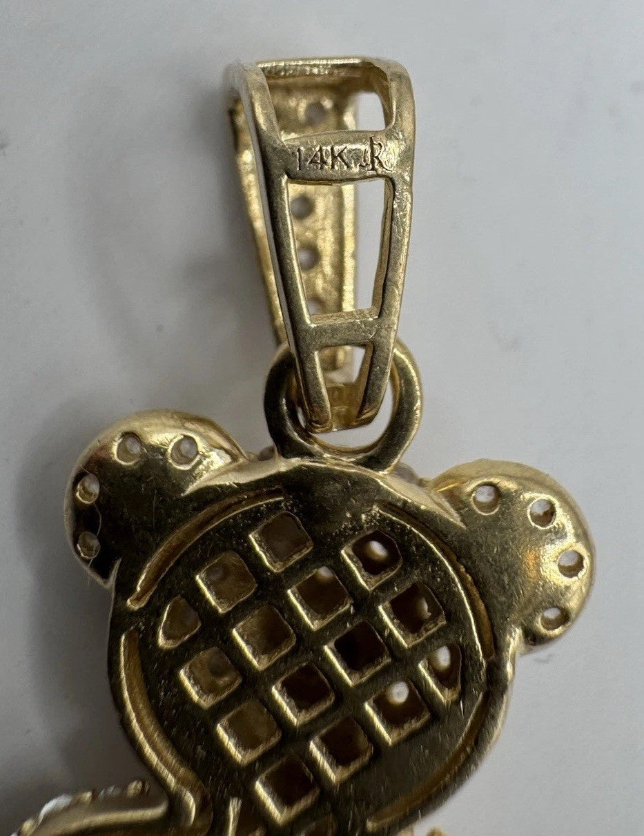 Colgante de oso de peluche de oro de 14 quilates con circonita verde de 28,76x14,88 mm y 4,4 g, Beltran Jewelry