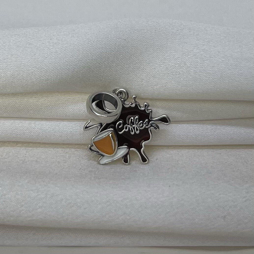 Dije Colgante de Plata de Ley 925 Esmaltado con Diseño de Salpicaduras de Café Naranja y Logo