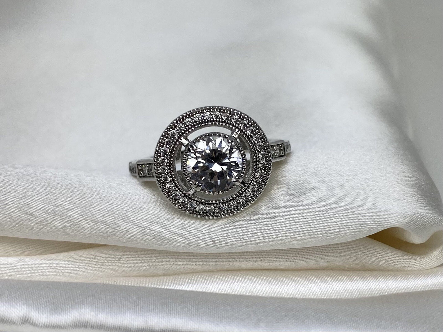 Circle Promise Cubic Zirconia Ring Rhodium Plated Sterling Silver 925 Size 7.75