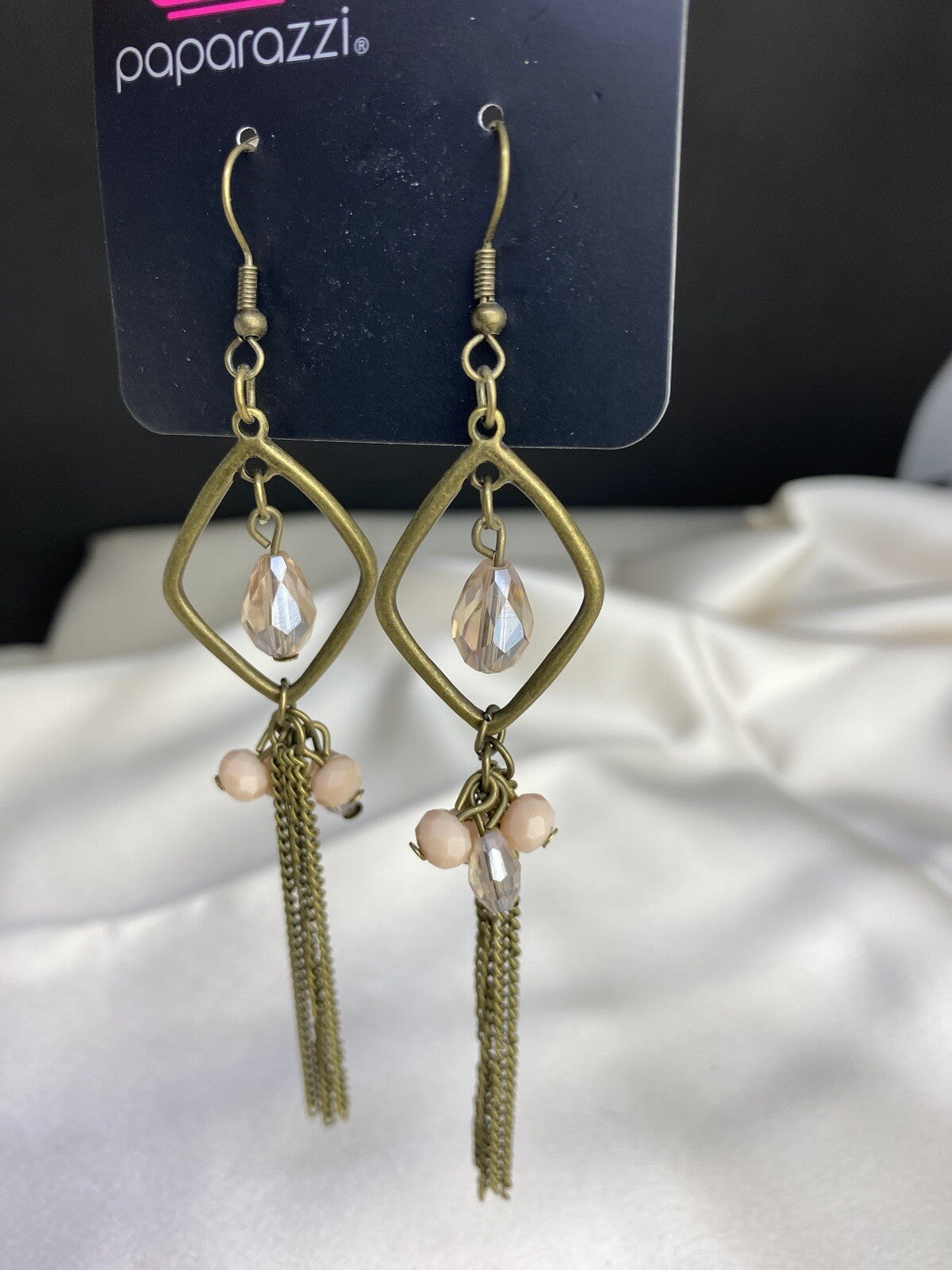 Conjunto de joyas Paparazzi de 4 piezas Celestial Chapter, Sheen Season y Effulgent Era
