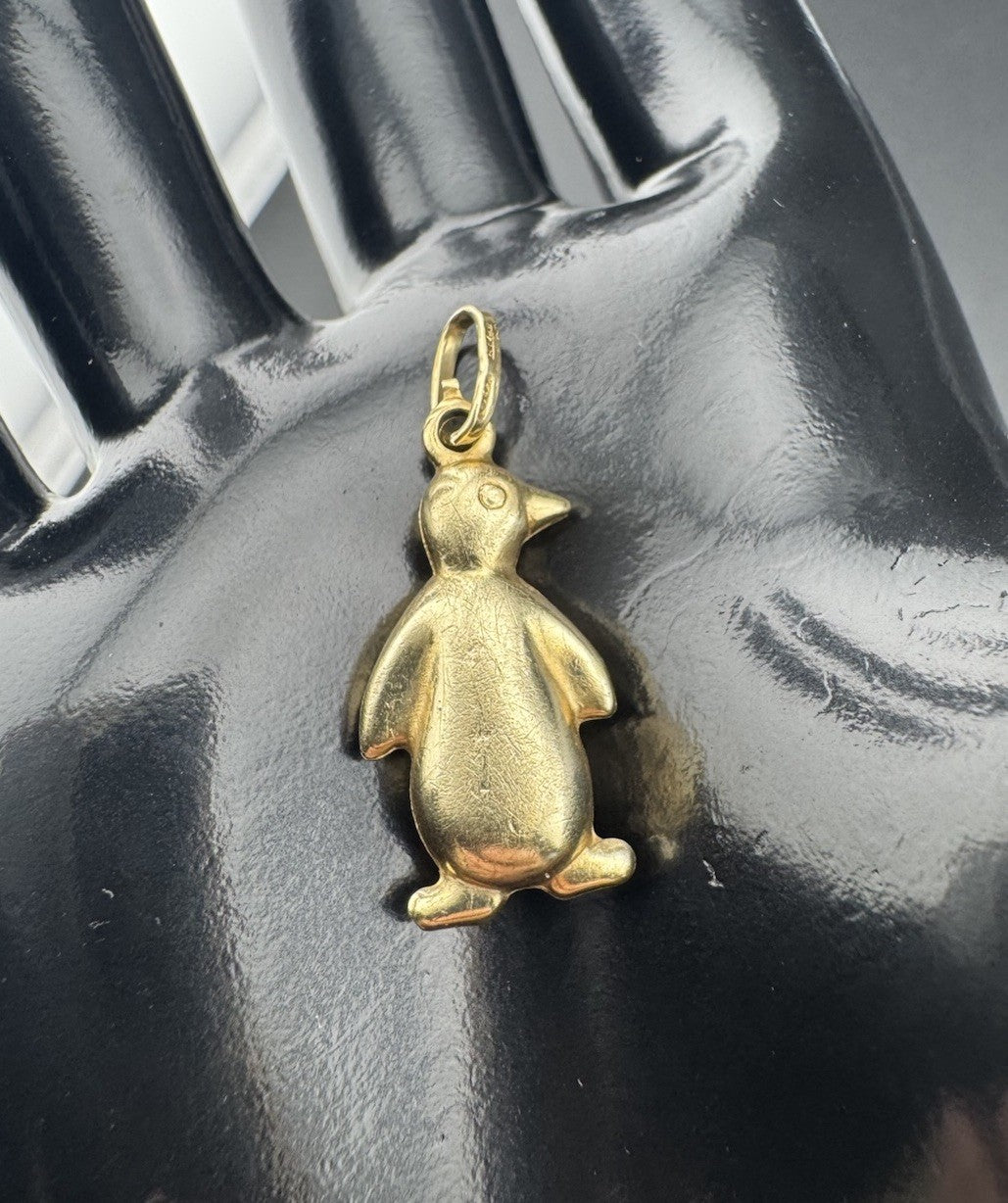 Vintage 14K Yellow Gold 3D Penguin Pendant Charm 2 Grams 11x24mm Made In Italy