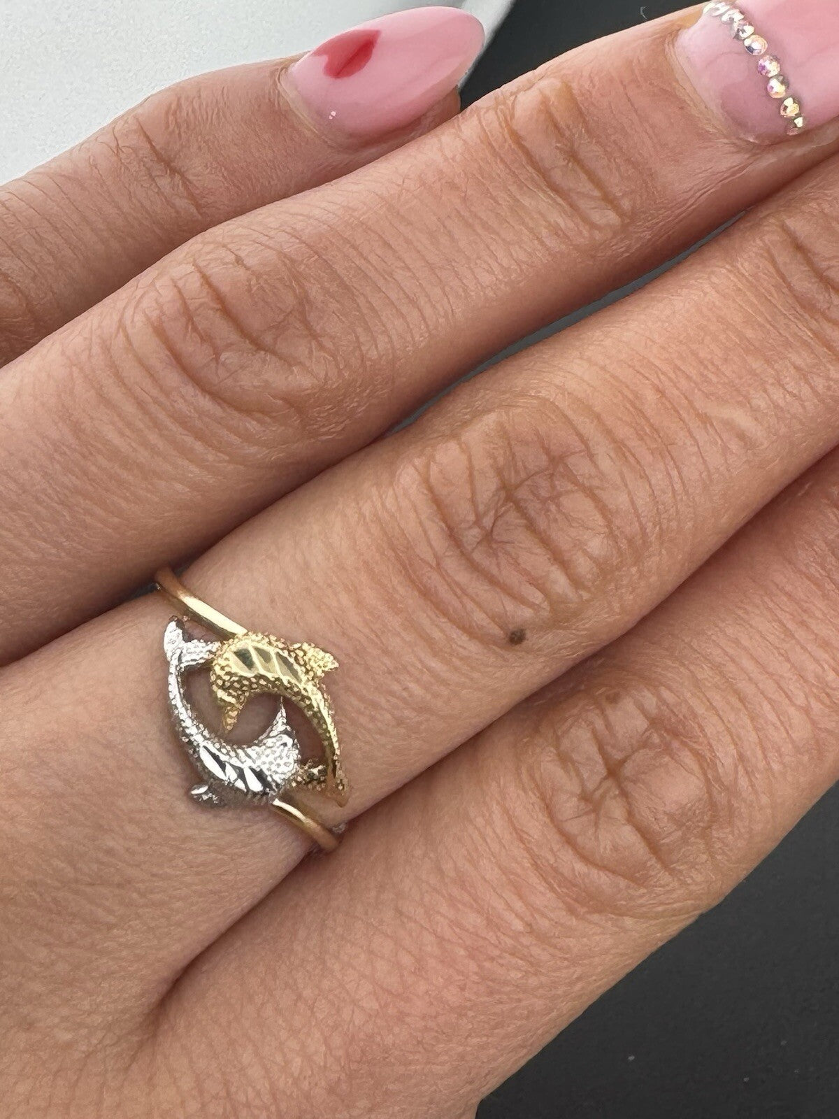 Anillo de Oro Amarillo y Blanco de 14K con Delfín de Corte Diamantado en Círculo Infinito - 2G, 11mm 6.5