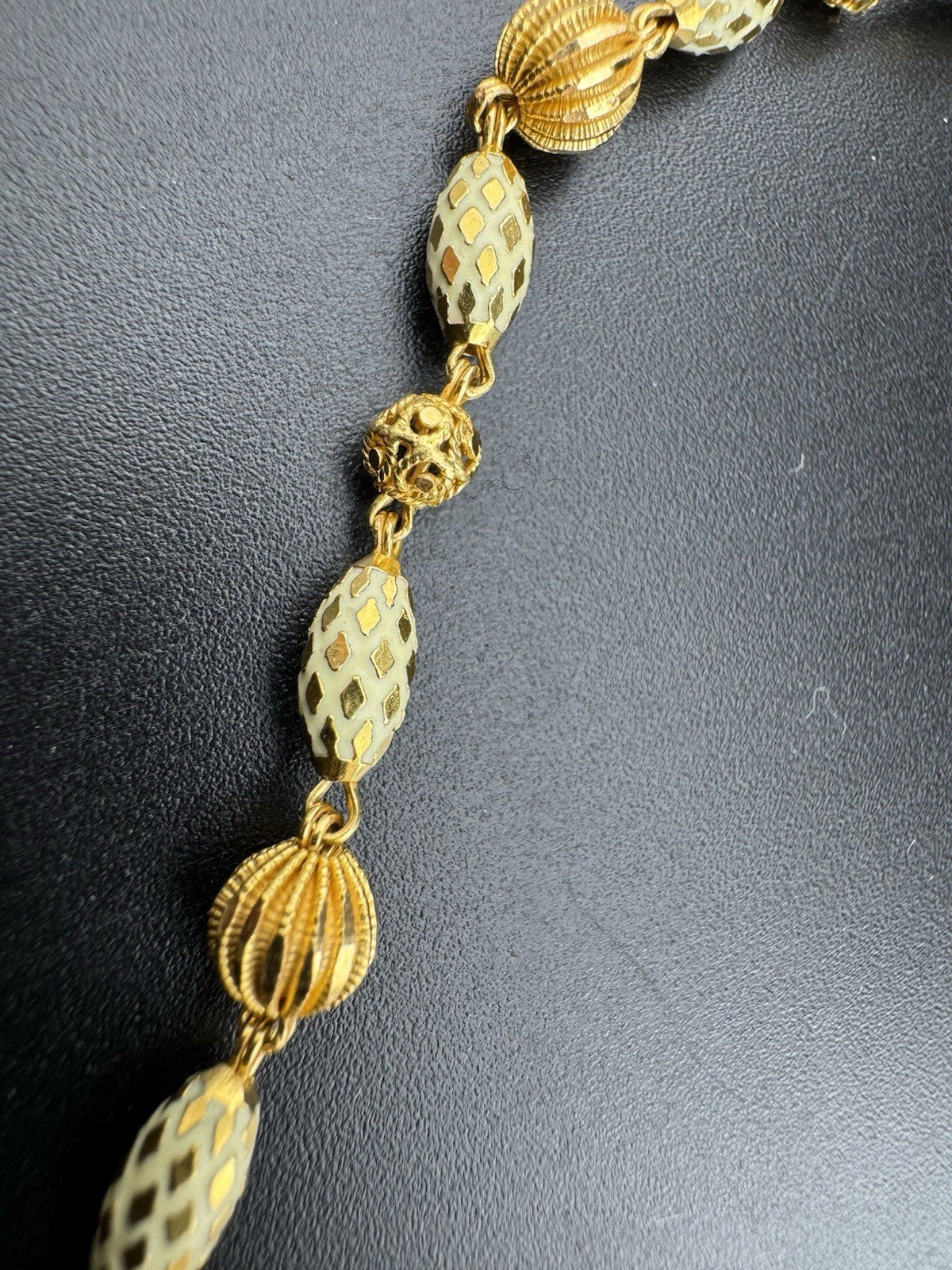 Vintage 22K Yellow Gold Beaded Necklace 5.83mm 17.5 Inch 17.8G Victorian Charms