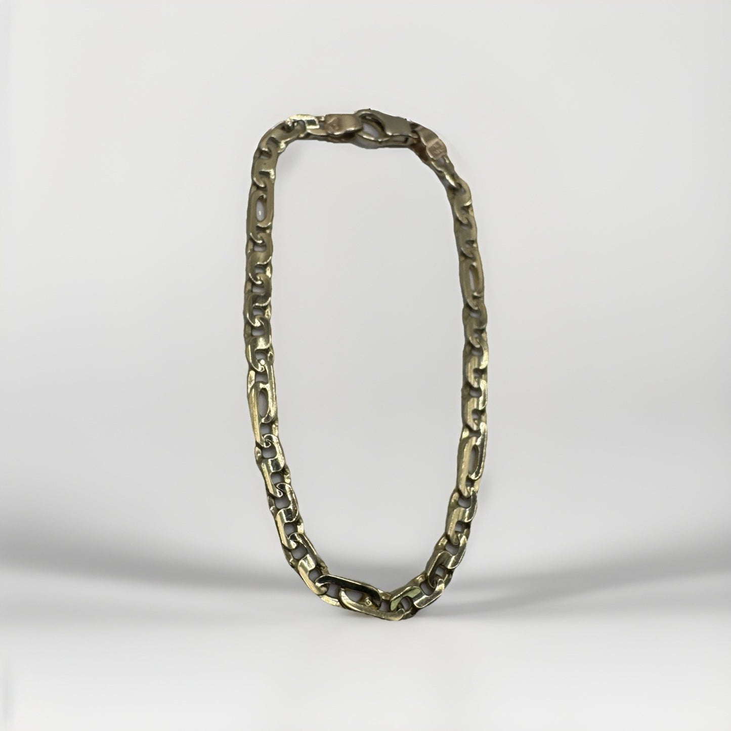 14K Yellow Gold Figaro Chain Bracelet 6.75in 3.85mm 5.9 Grams Italy Heart Emblem