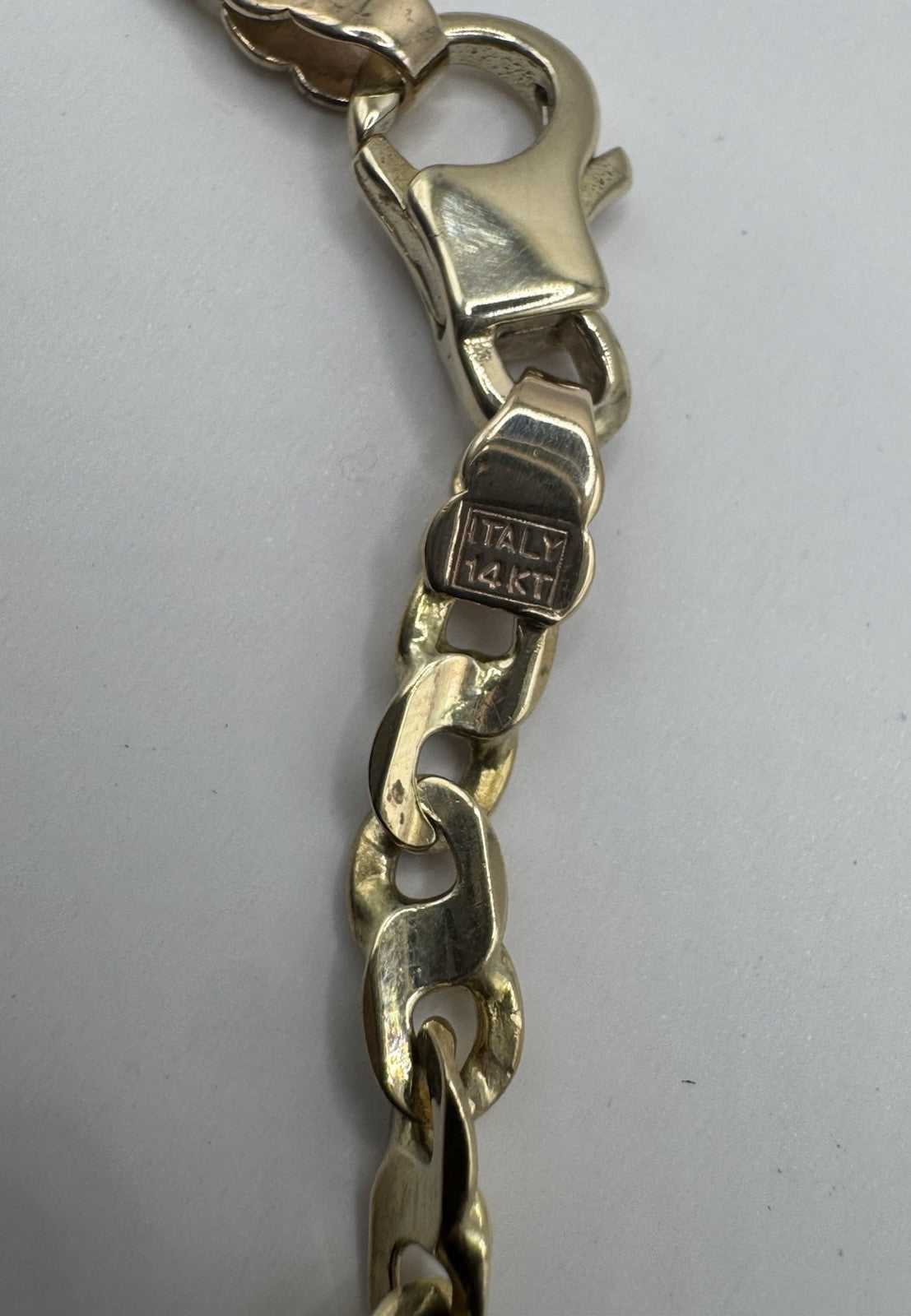 14K Yellow Gold Figaro Chain Bracelet 6.75in 3.85mm 5.9 Grams Italy Heart Emblem