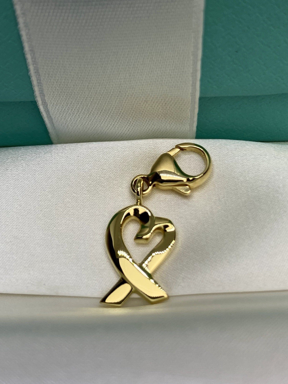 Tiffany & Co. 18K Gold Paloma Picasso Loving Heart XOX Kiss Pendant 3.7G Charm
