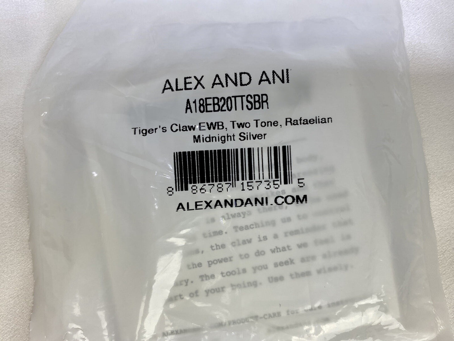 Alex and Ani Brazalete con abalorio de garra de tigre de dos tonos de plata Rafaelian Midnight