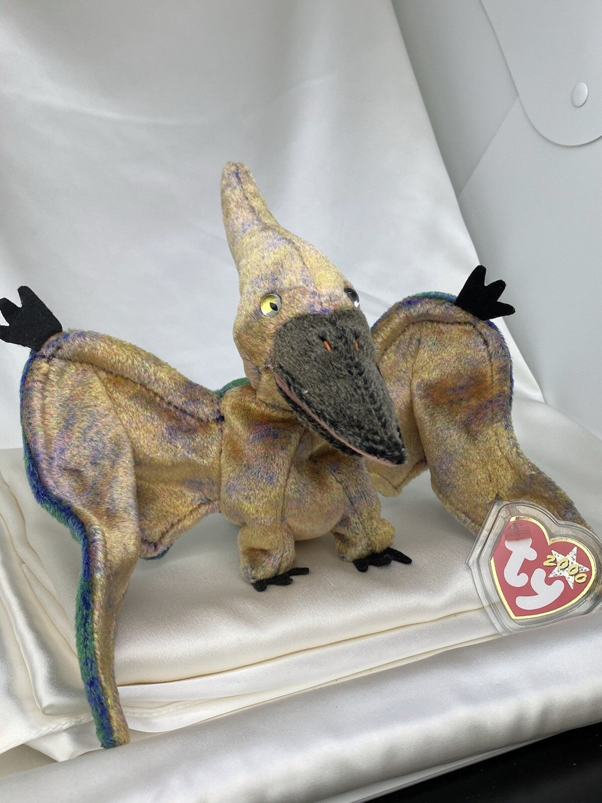 Pterodáctilo Ty Beanie Baby Swoop raro retirado del año 2000 con menta y errores