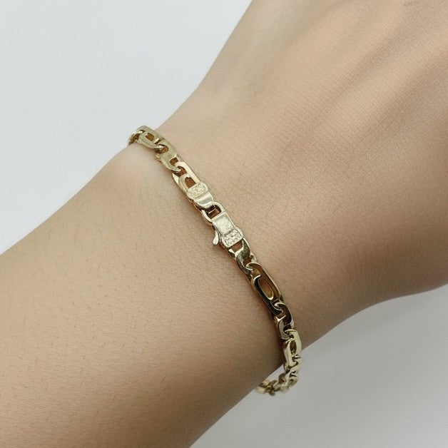 14K Yellow Gold Figaro Chain Bracelet 6.75in 3.85mm 5.9 Grams Italy Heart Emblem