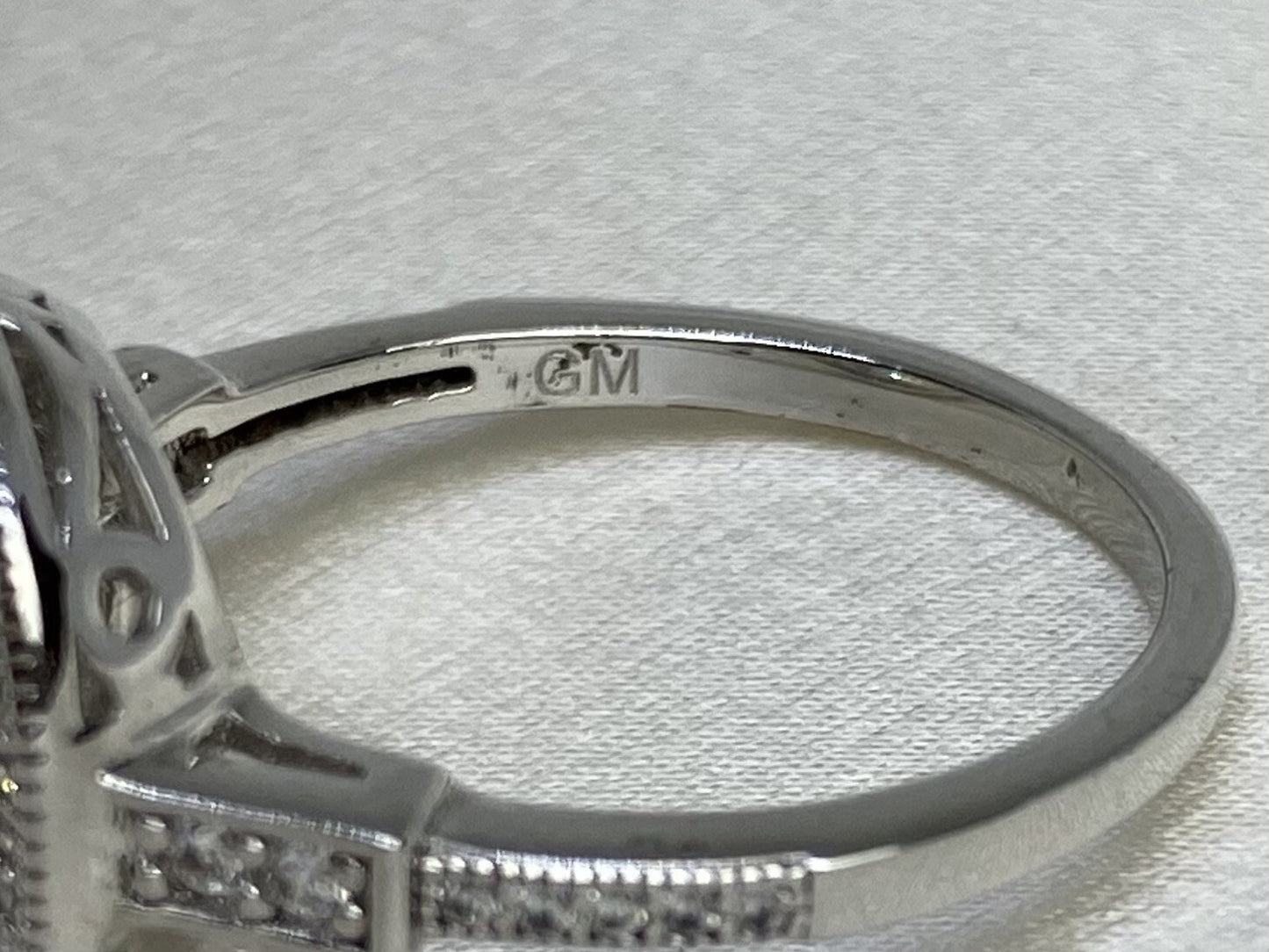 Circle Promise Cubic Zirconia Ring Rhodium Plated Sterling Silver 925 Size 7.75