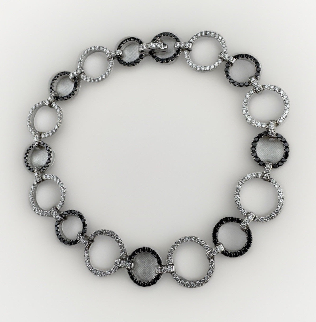 18K White Gold Black & White Diamond Circle Link Tennis Bracelet 10mm 11G Sz 6.7