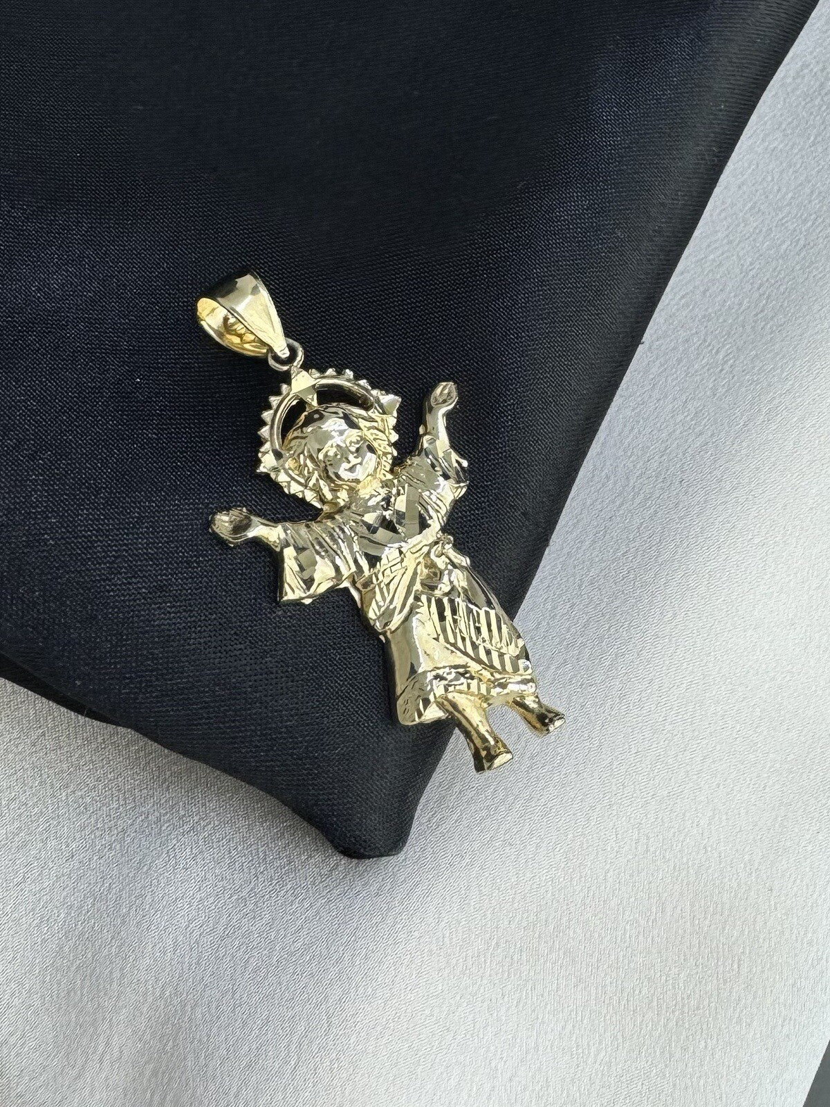 14K Yellow Gold Divine Baby Jesus Pendant 5.2 Grams 46.56mm x 24.44mm