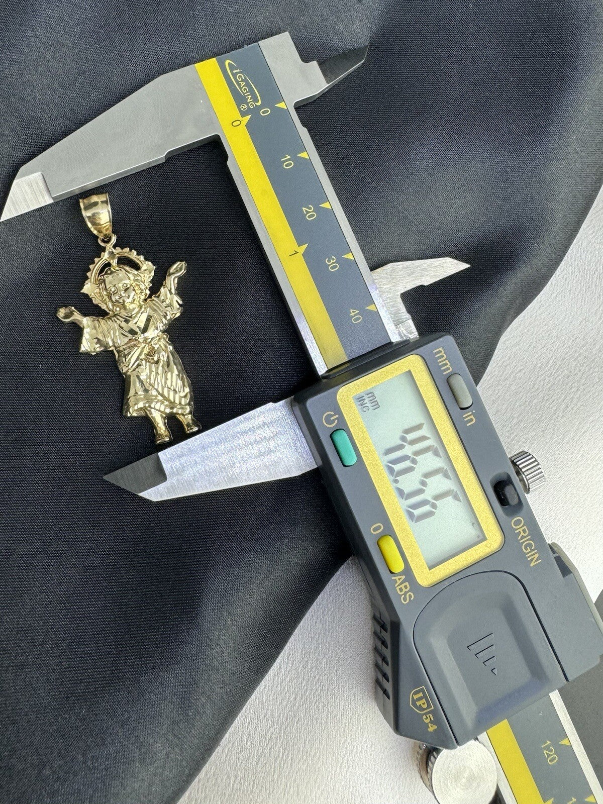 14K Yellow Gold Divine Baby Jesus Pendant 5.2 Grams 46.56mm x 24.44mm
