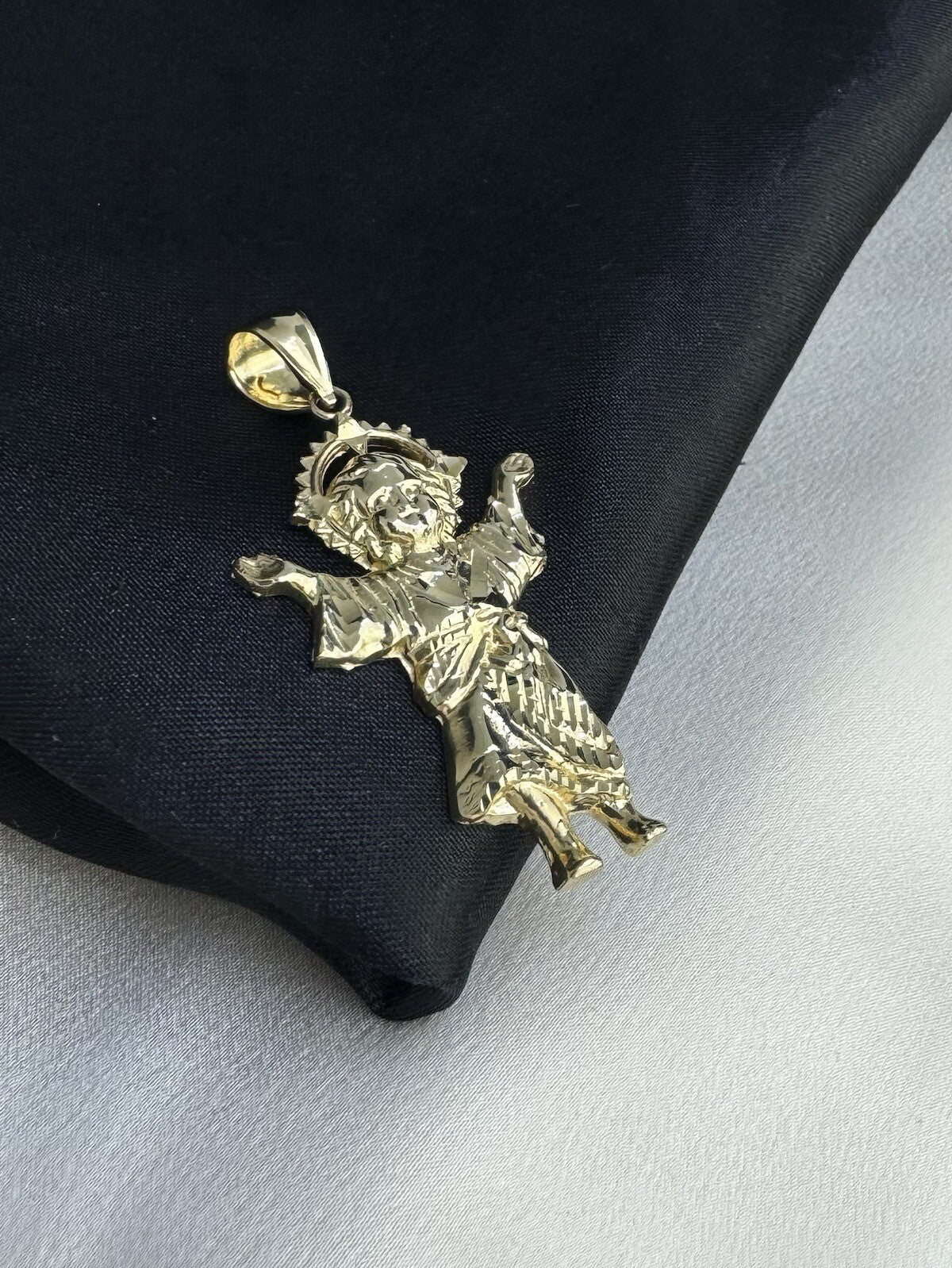 14K Yellow Gold Divine Baby Jesus Pendant 5.2 Grams 46.56mm x 24.44mm