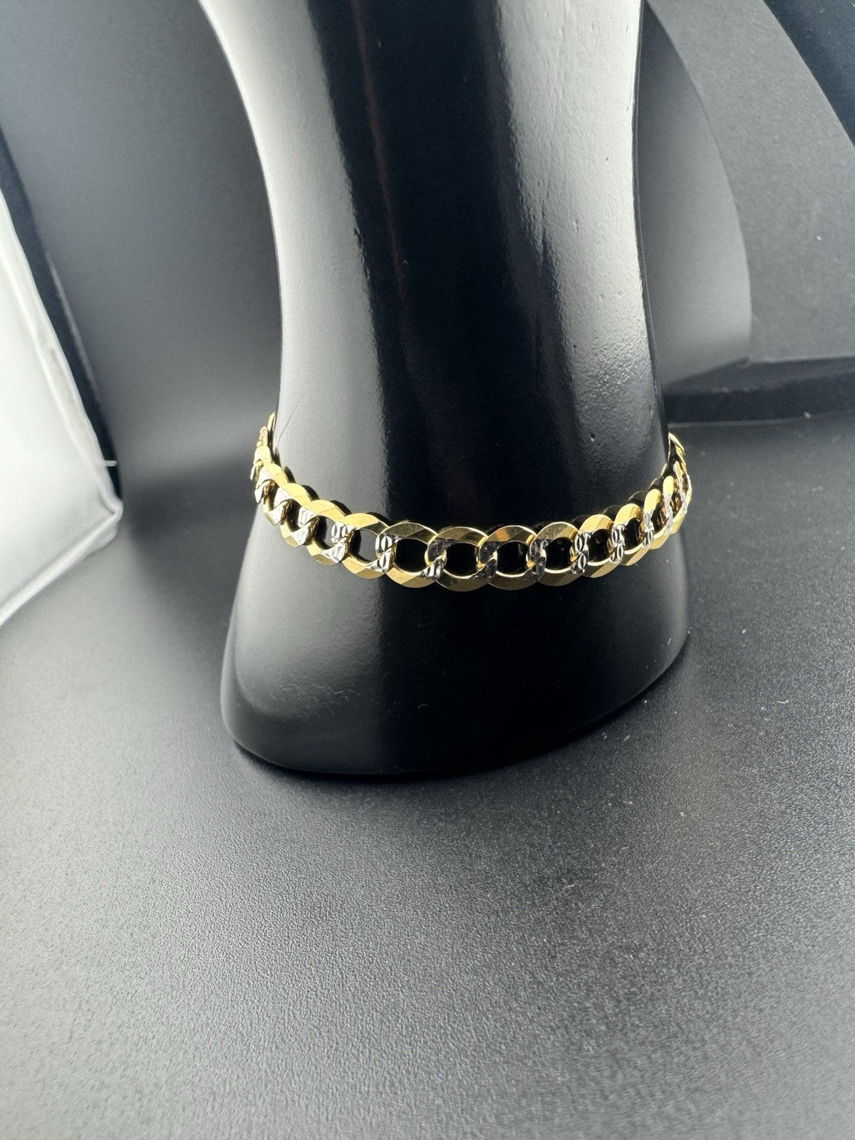 Pulsera Clásica Oro Amarillo 14K Eslabón Cubano Freno 7mm 7in Corte Diamante 9.5 Gramos