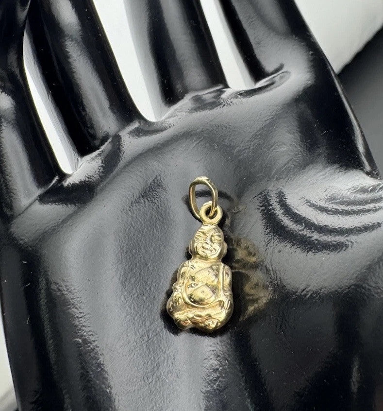 Colgante de amuleto Buda de oro amarillo de 14 quilates, 1,6 gramos, 23x9 mm, diseño de paz espiritual