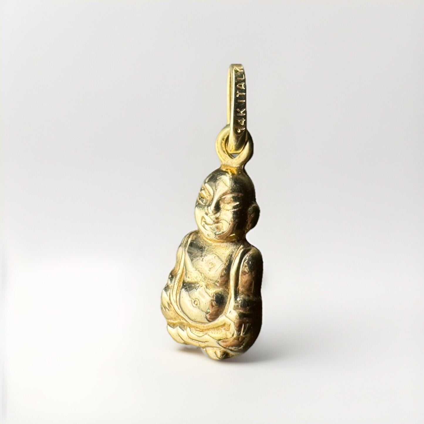 Colgante de amuleto Buda de oro amarillo de 14 quilates, 1,6 gramos, 23x9 mm, diseño de paz espiritual