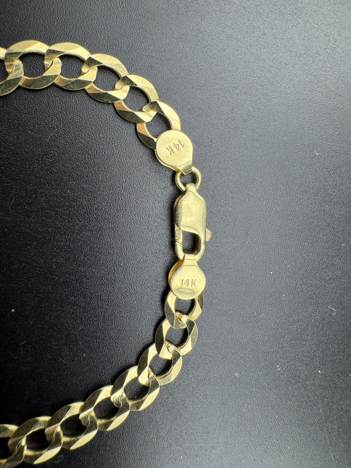 14K Yellow Gold Curb Link Bracelet 7.10mm Width 7in ~ 9.3 Grams